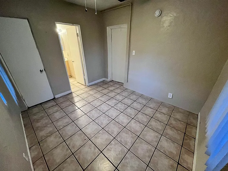 2620 N Stone Ave — Photo 7