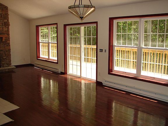 4th image of 805 Highland Dr
