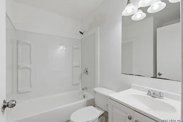 9813 Conbes Dr — Photo 3