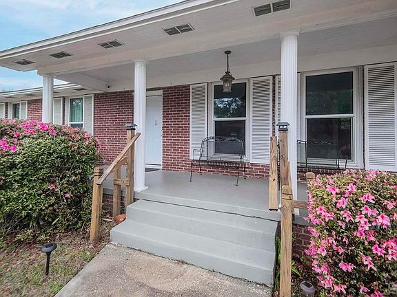 3rd image of 3480 Bayou Blvd