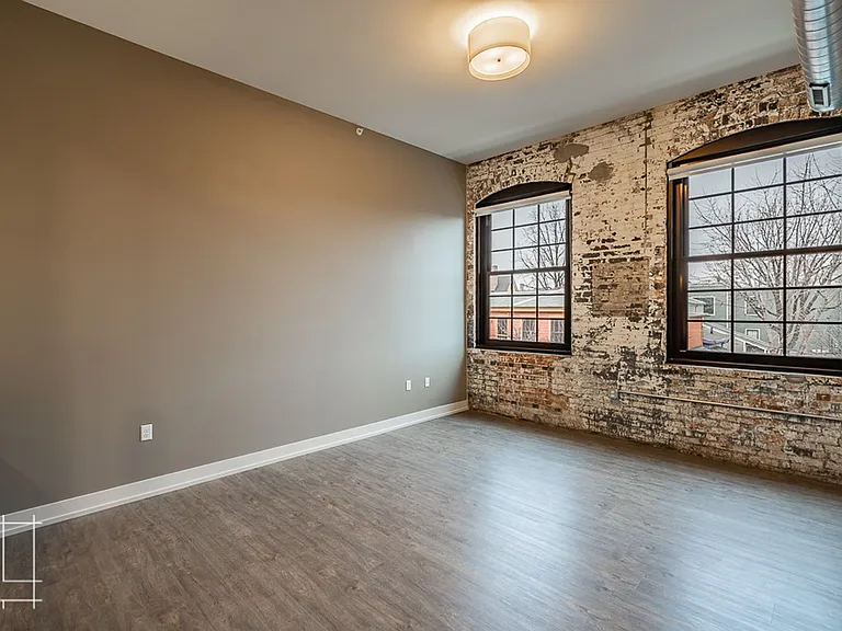 180 Detroit Ave — Photo 12