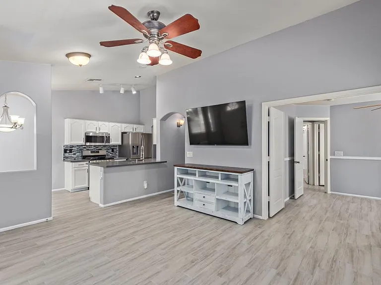 983 E Palomino Way — Photo 6