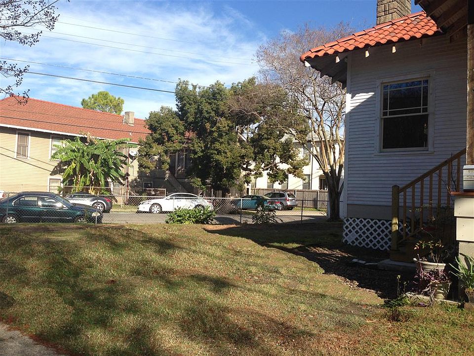 2nd image of 872 Taft Pl