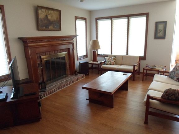 3rd image of 1637 E Clayton Ct