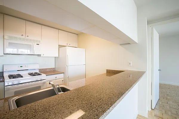 Rented by Stonehenge NYC LLC | media 5