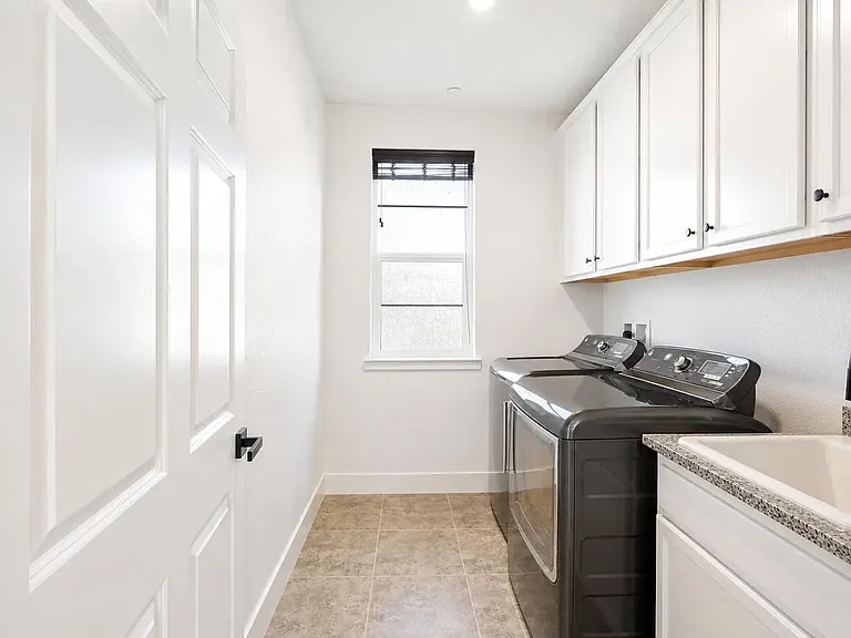 1837 S La Barbera Ave — Photo 27