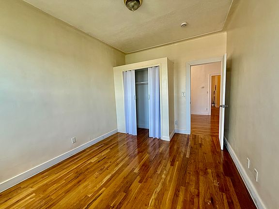 2nd image of 2830 W 35th St APT 2R