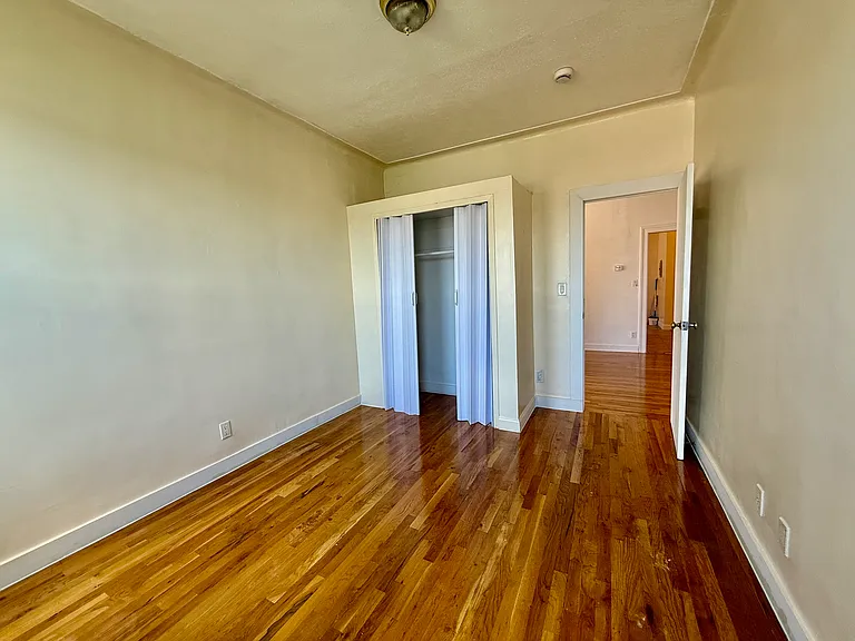 2830 W 35th St #2R — Photo 2
