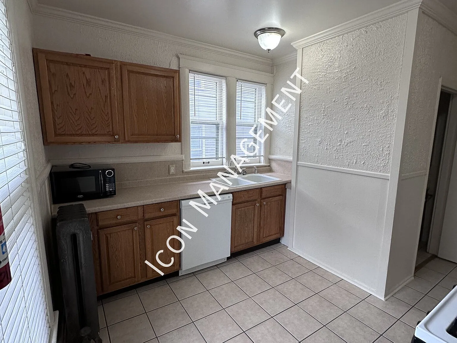 838 W Main St — Photo 2