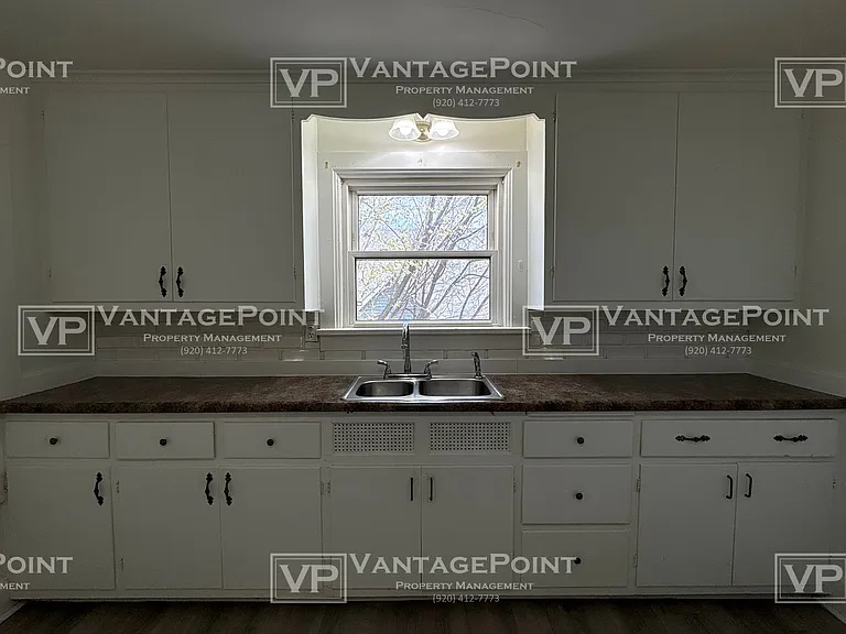 836 11th Ave — Photo 4