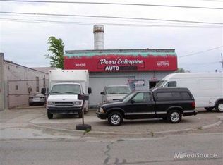 30458 Groesbeck Hwy, Roseville, MI 48066