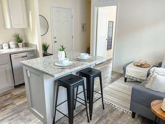 5th image of 830 Fremont Blvd #830