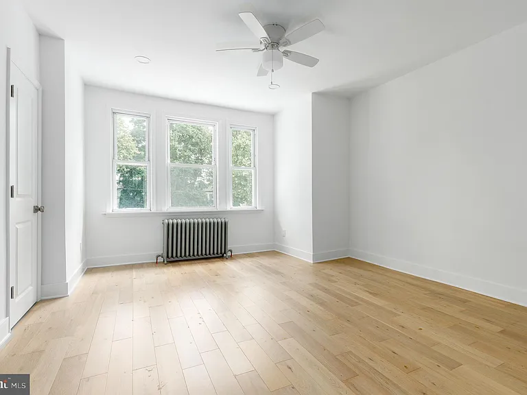 5461 W Berks St — Photo 11