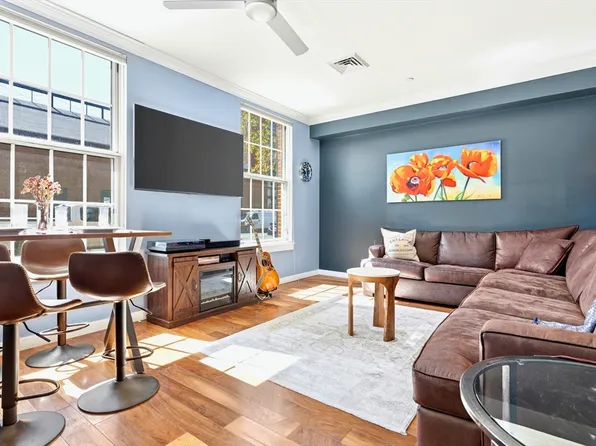 45 1st Ave APT 110, Charlestown, MA 02129