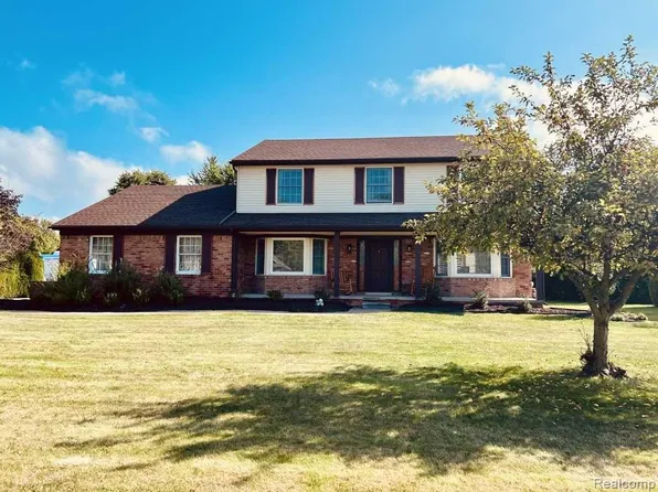 18361 Cardinal Ave, Grosse Ile, MI 48138