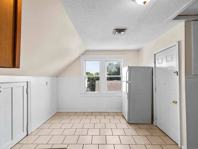286 Exchange St #3 — Photo 4