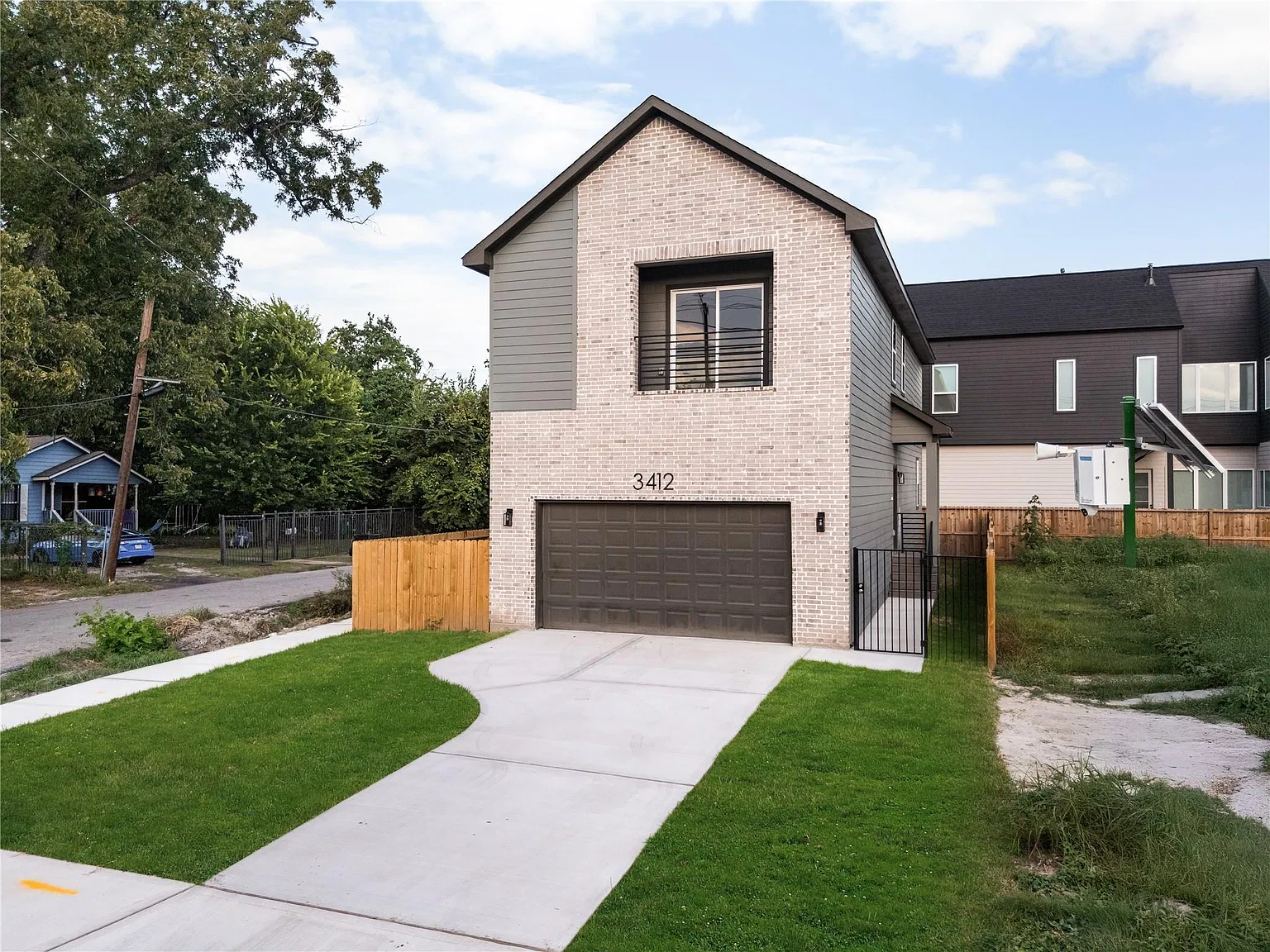 3 bed, 2.5 bath, 2298 sqft, $2,900 — Photo 2
