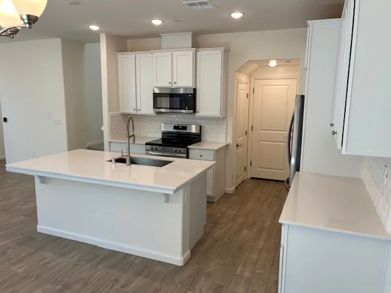 1526 Redbrick Ln — Photo 4