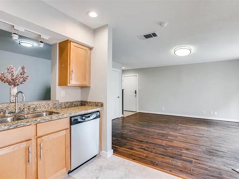 4777 Cedar Springs Rd #9F — Photo 16