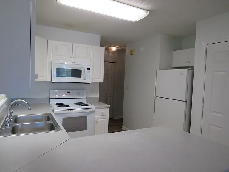 208 Stroud St — Photo 7