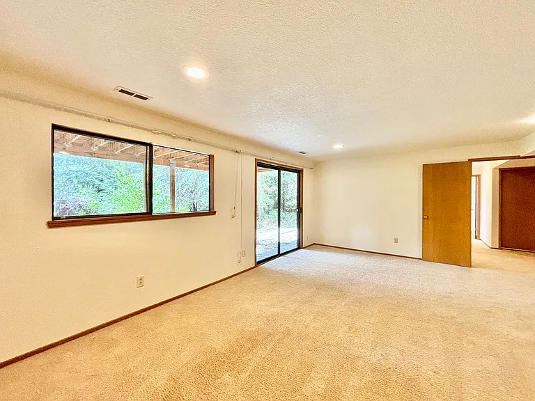 24119 SE 18th Pl — Photo 22