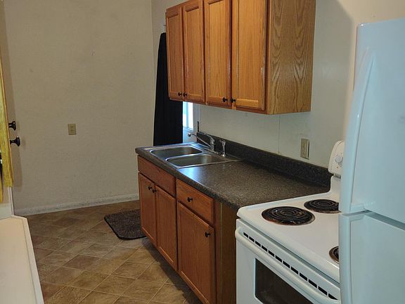 2nd image of 1423 Ford St #2