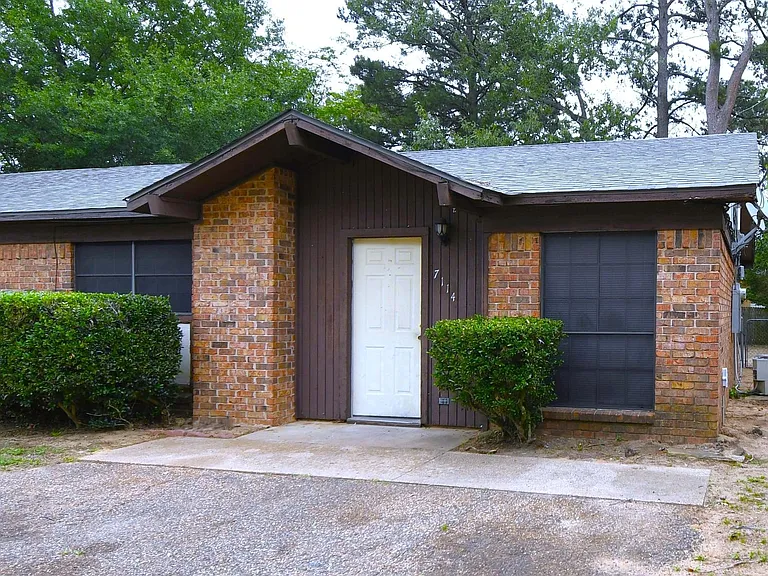 7114 Gatewood Dr — Photo 1