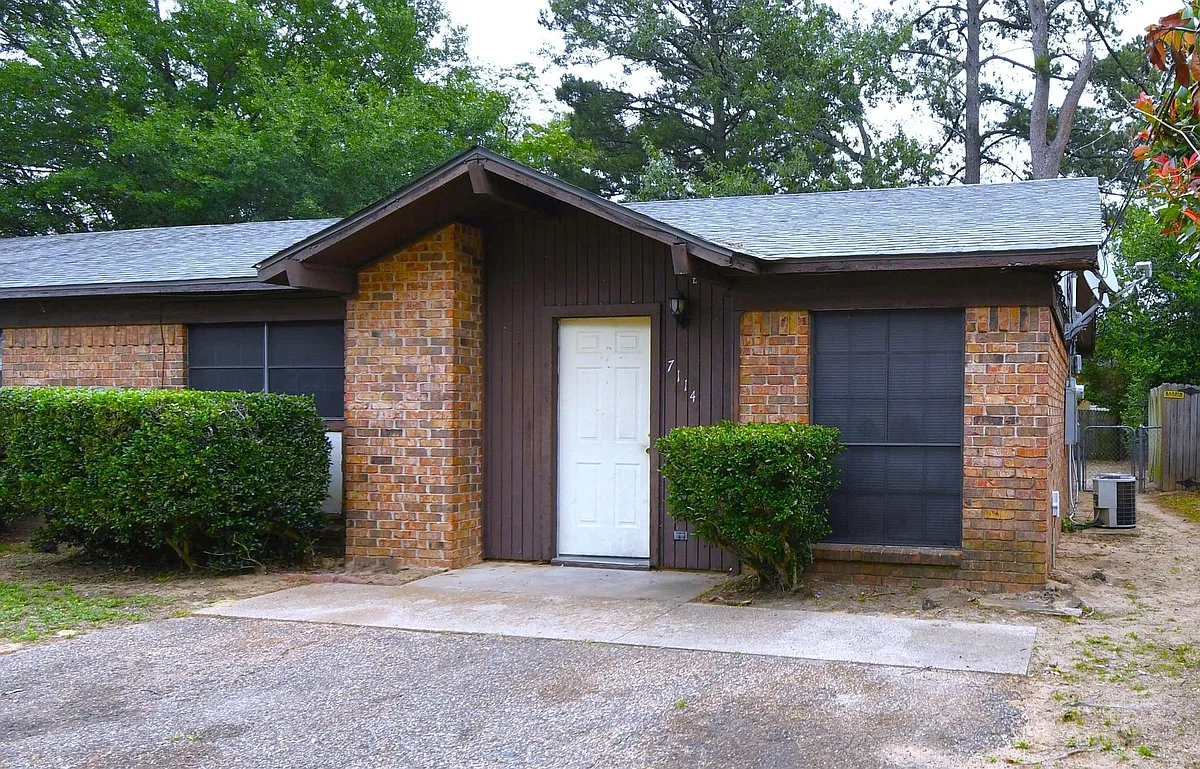 Building Photo - 7114 Gatewood Dr