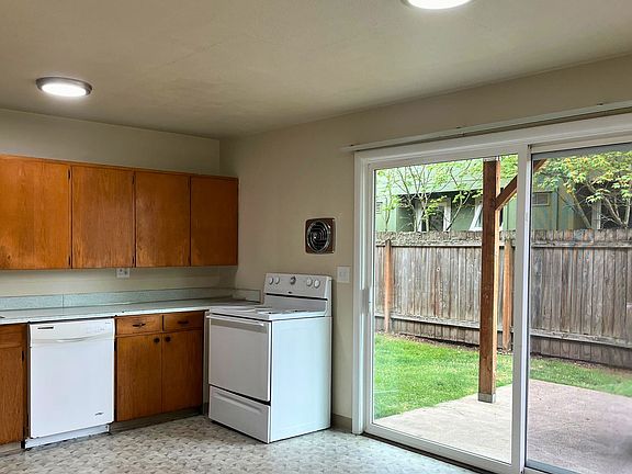5th image of 1671 Ferry St APT 10