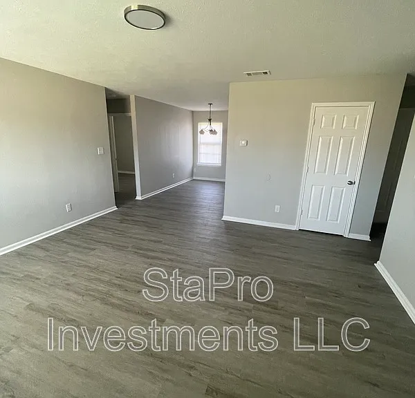 120 Village Pl — Photo 2