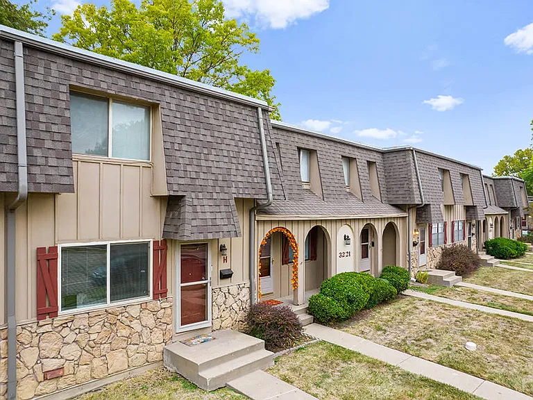 Find Your Topeka Apartment and Townhomes Here!