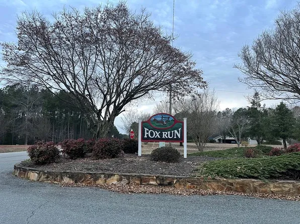 92 Fox Fire Dr, Bracey, VA 23919