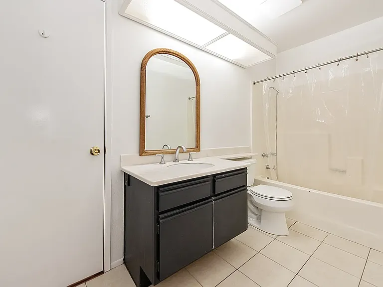 105 Stanford Ct — Photo 14