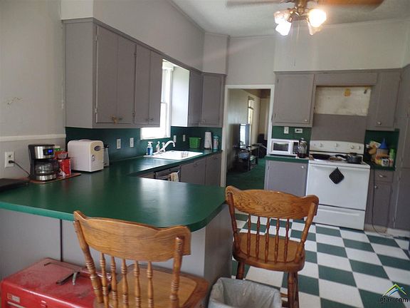5th image of 208 Sycamore St