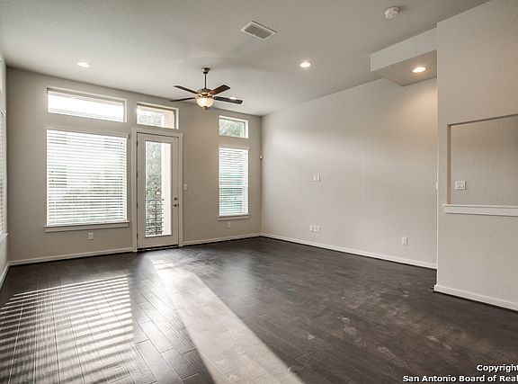 5th image of 2721 N Pine
