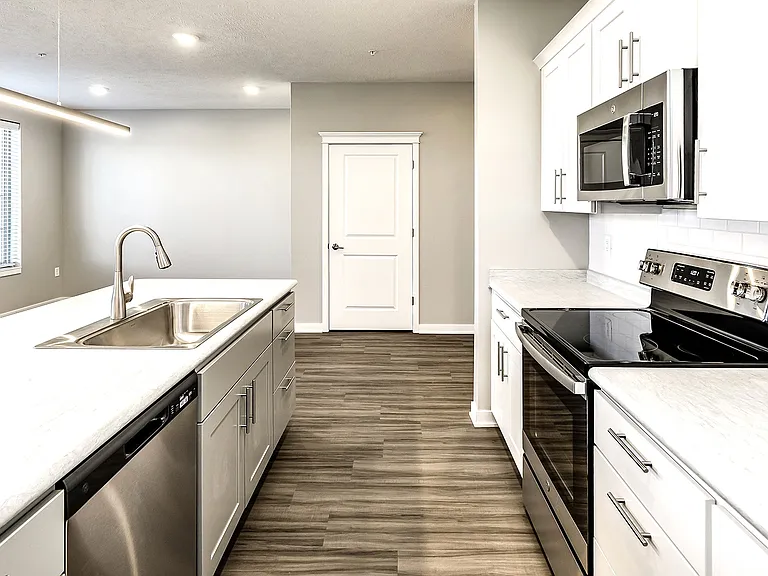 Deerfield Apartments & Chateaus — Photo 28