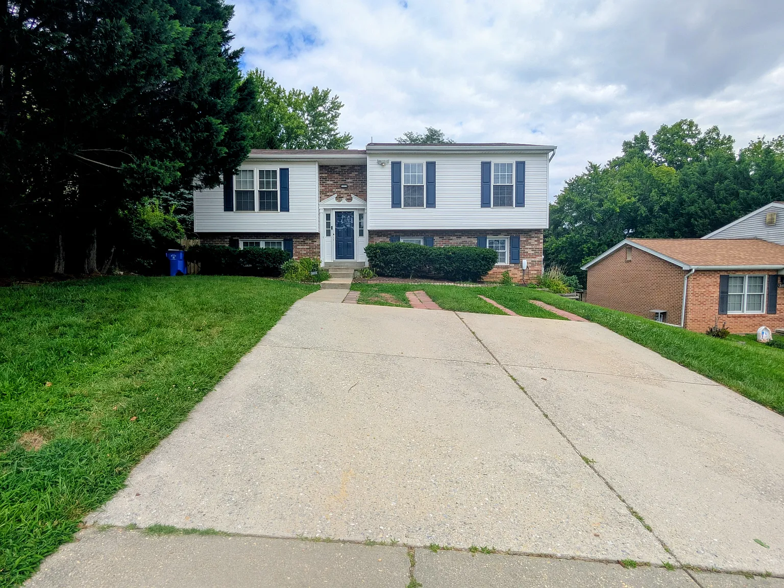 5 bed, 2650 sqft, $3,800 — Photo 2