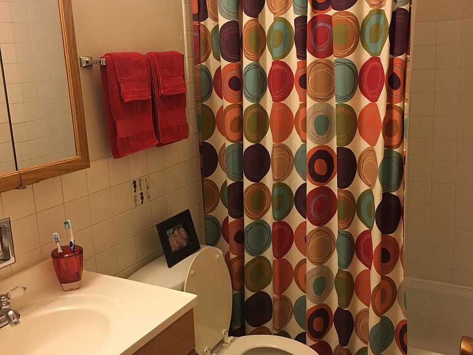 1st image of 455 W Oakdale Ave #402
