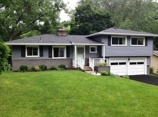 112 Burrows Hills Dr, Rochester, NY 14625
