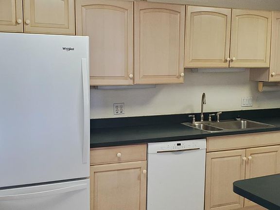 3rd image of 5300 Hamilton Ave Unit 1204