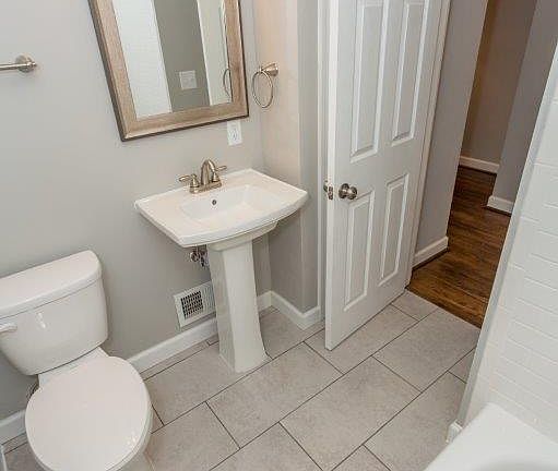 5th image of 4633 Jamieson Ave #2S