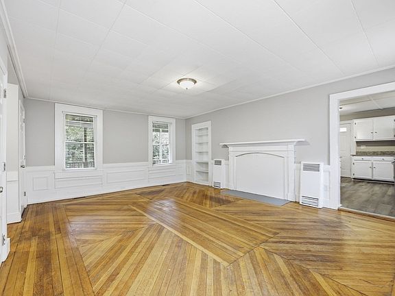 4th image of 5 Princeton St