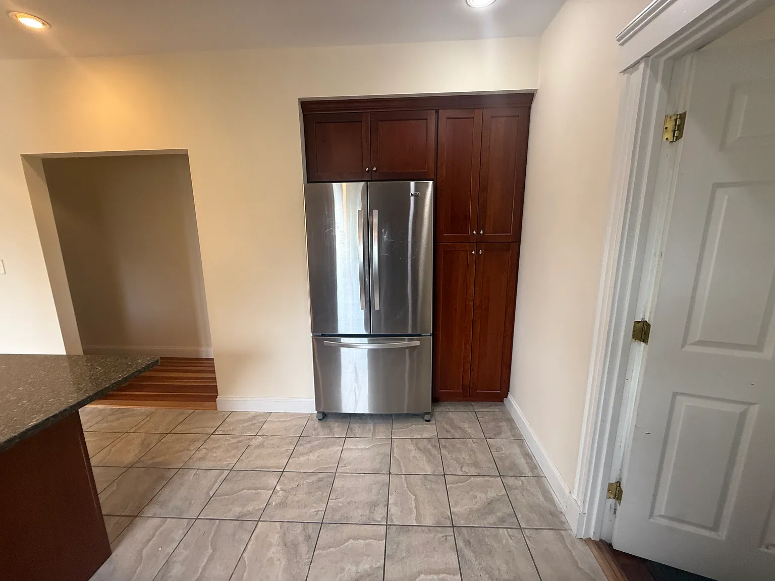 3 bed, 1400 sqft, $3,000 — Photo 2