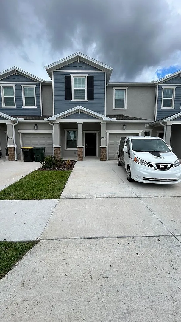 3 bed, 3.0 bath, 1834 sqft, $2,500 — Photo 1