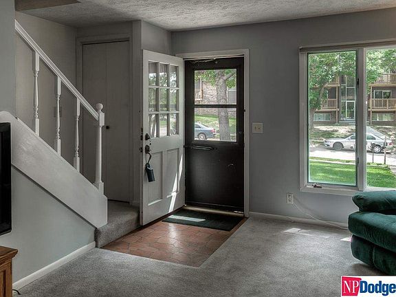 3rd image of 810 N 121st St