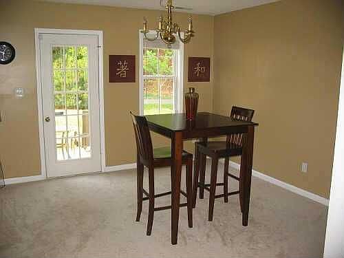 Spacious eat-in kitchen