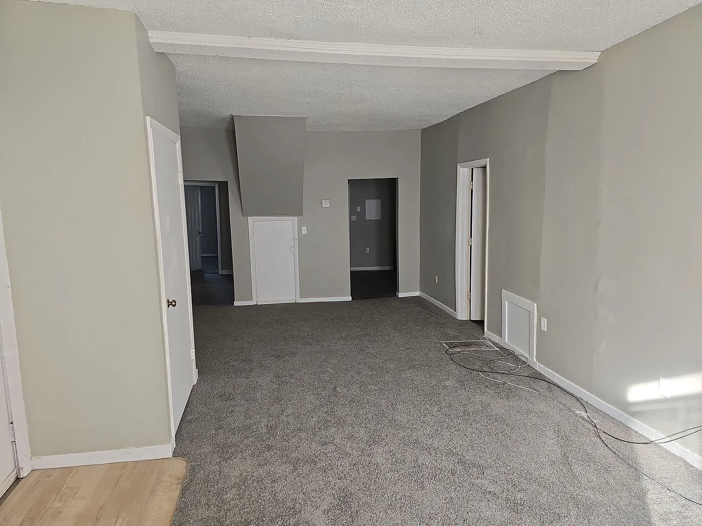 Spacious 2 Bedroom Home! Nice yard! Pet Friendly! — Photo 3