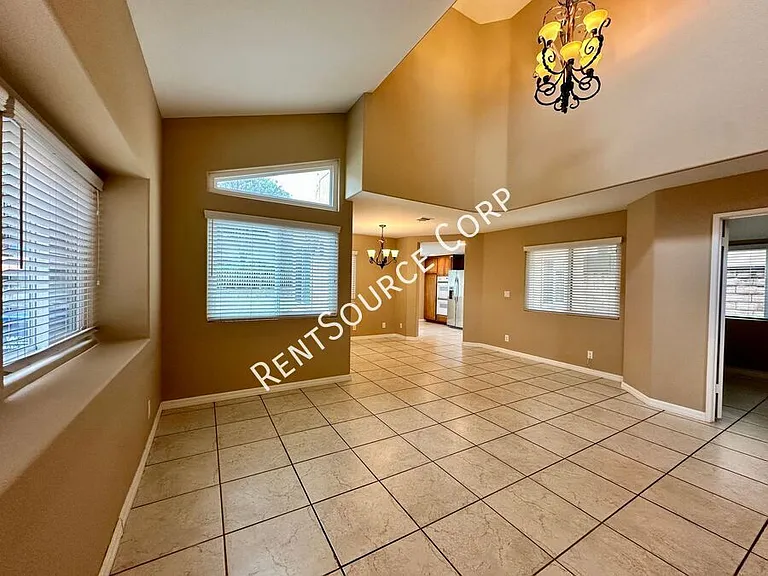25823 Dickens Ct — Photo 4