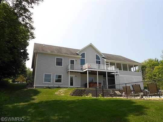 2nd image of 1320 N Hillside Dr