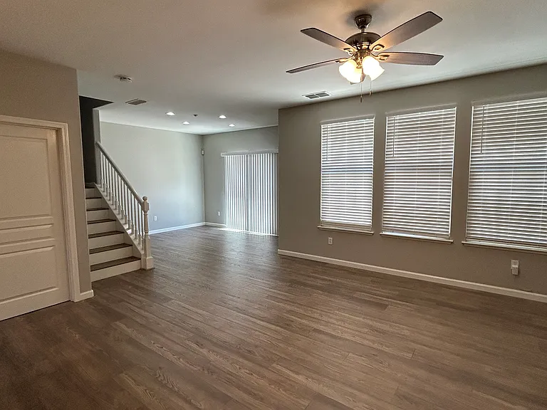 228 W Lucita Way — Photo 23